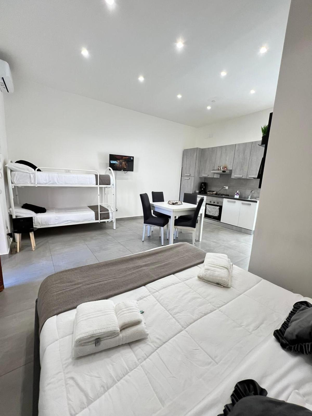 Airport Luxury Rooms Naples Extérieur photo